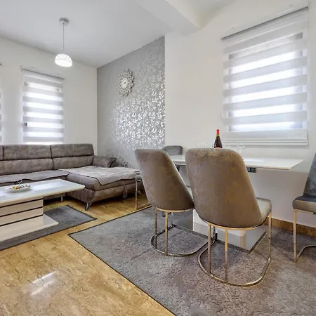 Lotus 10 Apartment